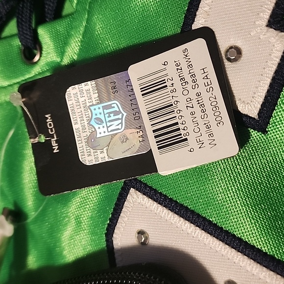 NFL SEATTLE SEAHAWKS WALLET/ WRISTLET NWT - Picture 3 of 6